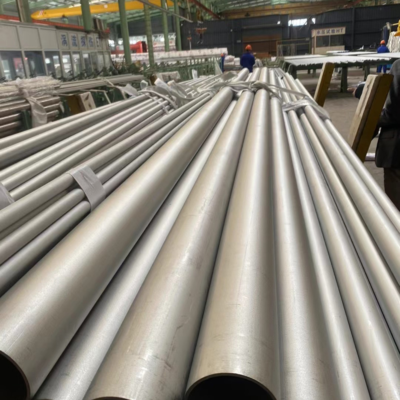 Seamless stainless steel pipe and tubes